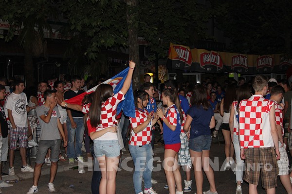 FOTO: Vatreno ludilo na ulicama Mostara