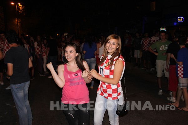 FOTO: Vatreno ludilo na ulicama Mostara