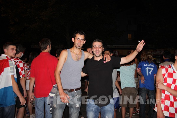 FOTO: Vatreno ludilo na ulicama Mostara
