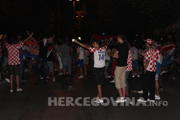 FOTO: Vatreno ludilo na ulicama Mostara