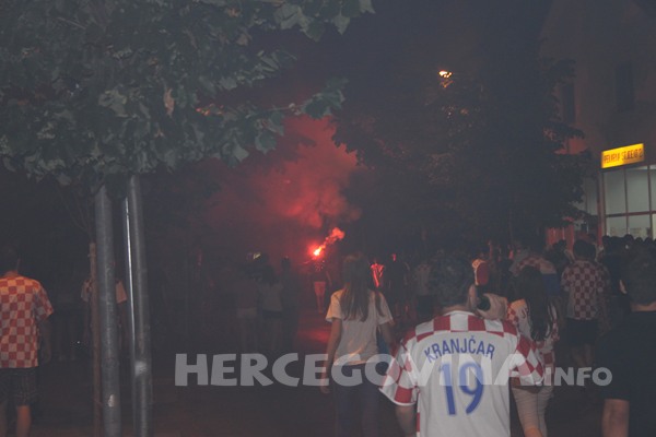 FOTO: Vatreno ludilo na ulicama Mostara