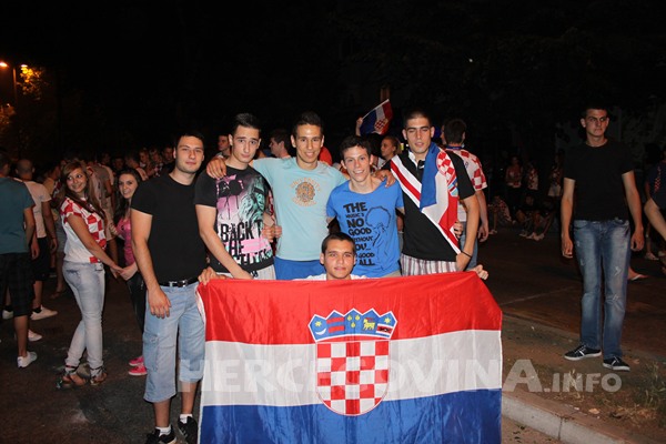 FOTO: Vatreno ludilo na ulicama Mostara