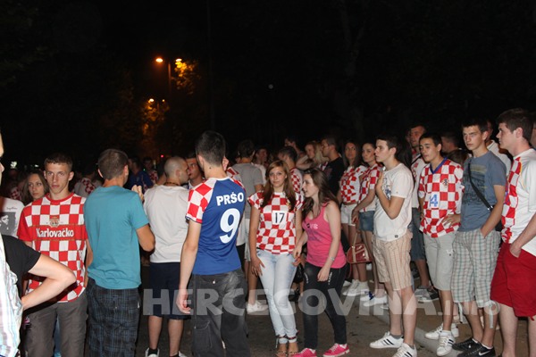 FOTO: Vatreno ludilo na ulicama Mostara