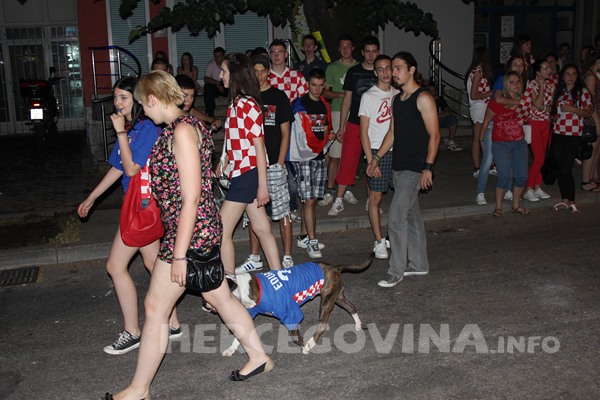 FOTO: Vatreno ludilo na ulicama Mostara