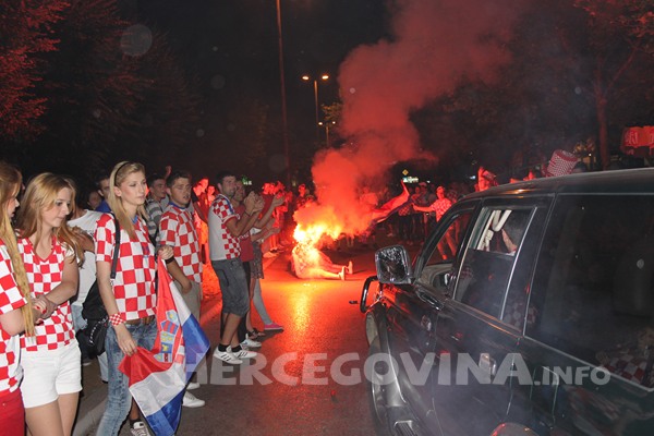 FOTO: Vatreno ludilo na ulicama Mostara