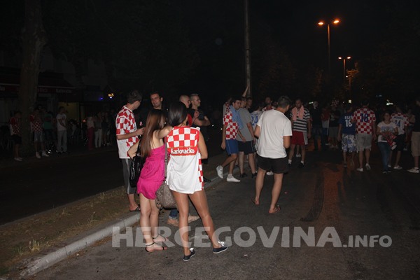 FOTO: Vatreno ludilo na ulicama Mostara