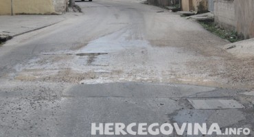 Građani godišnje izdvoje 200 milijuna “cestarine”, a ceste i dalje pune rupa 