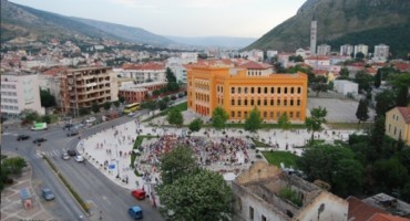 španjolski trg, čokolada, Mostar, Hrvati u BIH, Mostar, mladi, španjolski trg