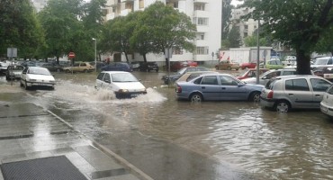 Sramotno: Potop u mostarskoj ulici Hrvatske mladeži