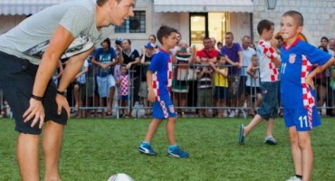 Kranjčar, Srna, Modrić i Eduardo pobijedili Džeku na Stradunu