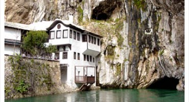 Mostar: Mještani Blagaja ne daju Turcima promijenuti ploču na izvorištu