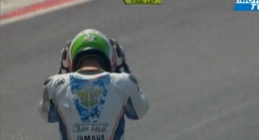 Pehist godine: Motociklist počeo slaviti pobjedu krug prije kraja, pa su ga svi prestigli!