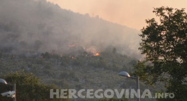 U Blizancima kod Čitluka veliki požar, vatrogasci branili kuće cijelu noć
