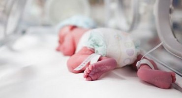 Mama heroj: Rodila se beba u potopljenom Obrenovcu