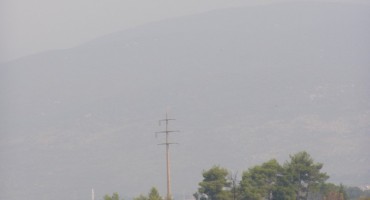 bijelo-polje-u-dimu-sa-obliznjih-brda