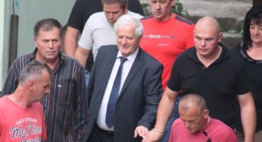 Fikret Abdić Babo slavi pobjedu u Velikoj Kladuši!