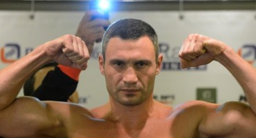 Vitalij Kličko razbio arkadu Manuelu Charru i obranio naslov prvaka po WBC verziji! 
