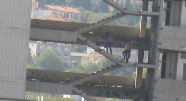 Staklena banka, beskućnici, Mostar, ruševine, Ruševne zgrade