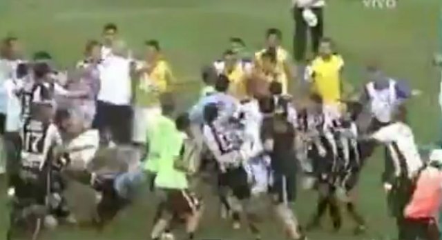 Sudac mu pokazao žuti, on ga udarcem ostavio bez svijesti