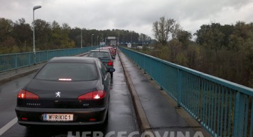 Gužve na graničnom prijelazima, za prelazak se čeka više od sata