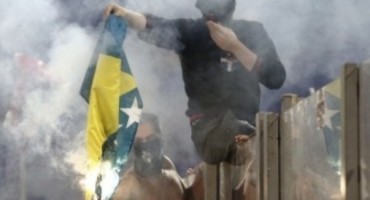 Na stadionu kod Doboja zapaljena zastava BiH