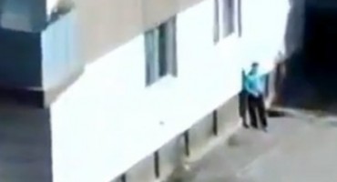 Roditeljska pažnja (18+) Šokantno: Mladić masturbirao usred Zenice