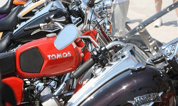 Tomos
