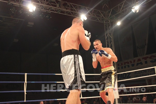 Boksački spektal u Mostaru:  “King of the ring”