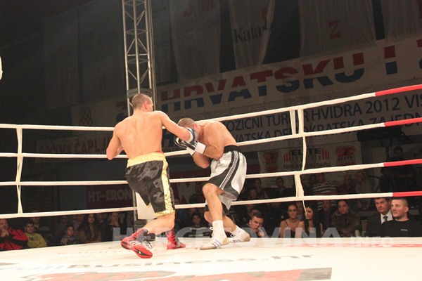 Boksački spektal u Mostaru:  “King of the ring”