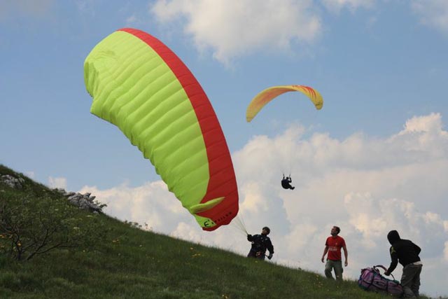 paraglading