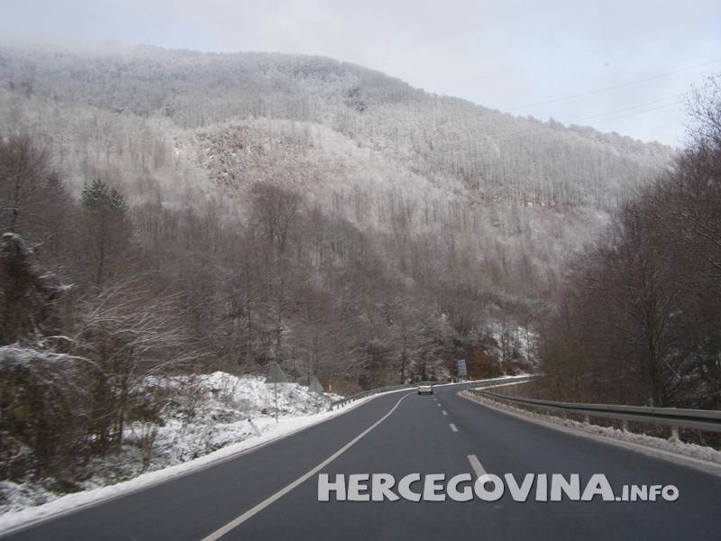 Zbog niskih temperatura upozoravamo vozače na mjestimičnu poledicu