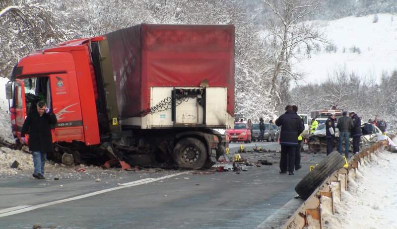 Poginuo pri pokušaju da zaustavi kamion i uskoči u njega