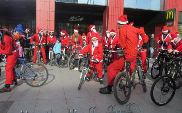 Mostar: U nedjelju Djeda Božićnjaci na biciklima i klizaljkama