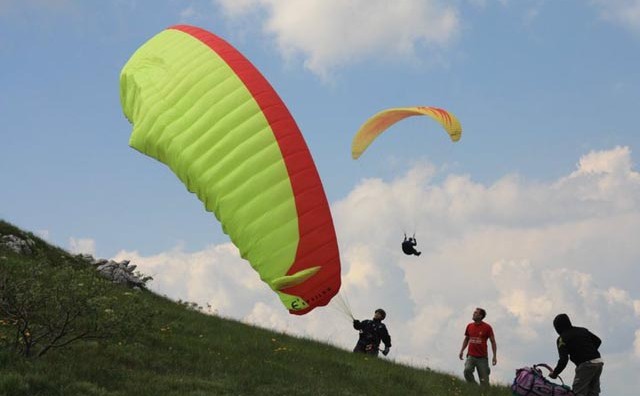 paraglading