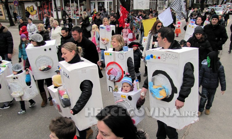 Na dan poklada ulicama Mostara će zavladati popularni štrumfovi