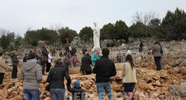 Međugorje: Prvi dani Gospinih ukazanja i prve Gospine poruke 