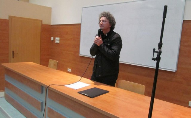 Don Mladen Šutalo održao predavanje o Facebooku