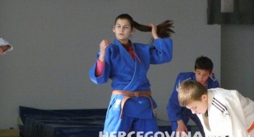 Aleksandra Samardžić osvojila osmu europsku medalju