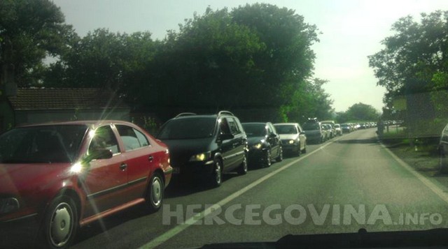 Na graničnom prijelazu Doljani na izlazu čeka se oko 1 sat