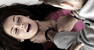 Nije mogao podnijeti da ima novog dečka: Bivšoj djevojci upao u stan, pa je silovao