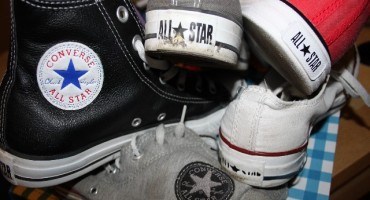 Jednim potezom skinite mrlje s gume na platnenim tenisicama