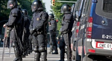 Prosvjed golim grudima u španjolskom parlamentu