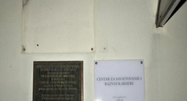 Zbog skidanja dvojezičnih ploča u Vukovaru suspendirano šest policajaca!