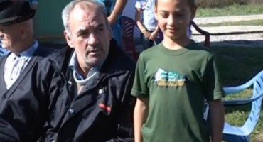 dječak, otac, pomoć