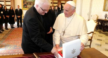  Papa i Josipović razgovarali o krizi u Hrvatskoj te odnosu Crkve i države