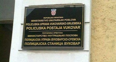 Stožer: S premijerom nismo dogovorili da se dvojezične ploče neće skidati 