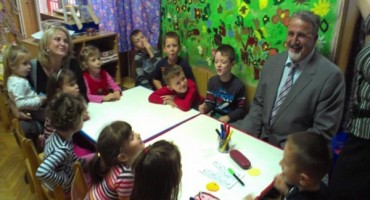 Ministar Hadžiomerović u posjeti vrtiću 'Zvončić'