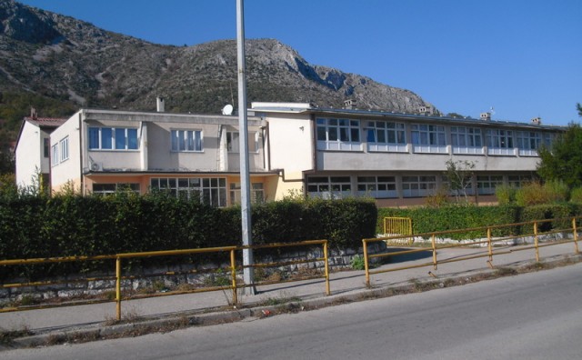 Roditelji školaraca u Mostaru prosvjedovali zbog neplaćanja troškova prijevoza