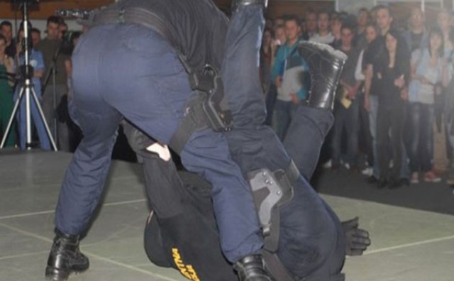 policija, tučnjava