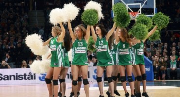 Navijačice KK Žalgirisa zgodne,mlade,atraktivne i profesionalne akrobate 